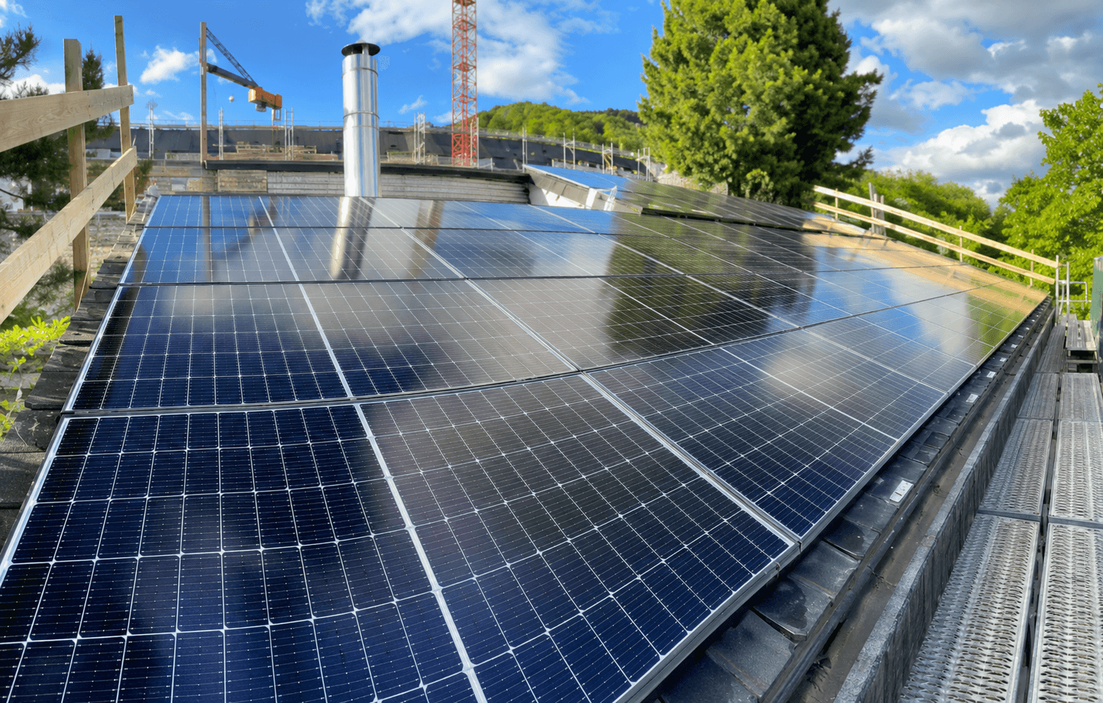 Second view of solar panels in Oberdiessbach BE